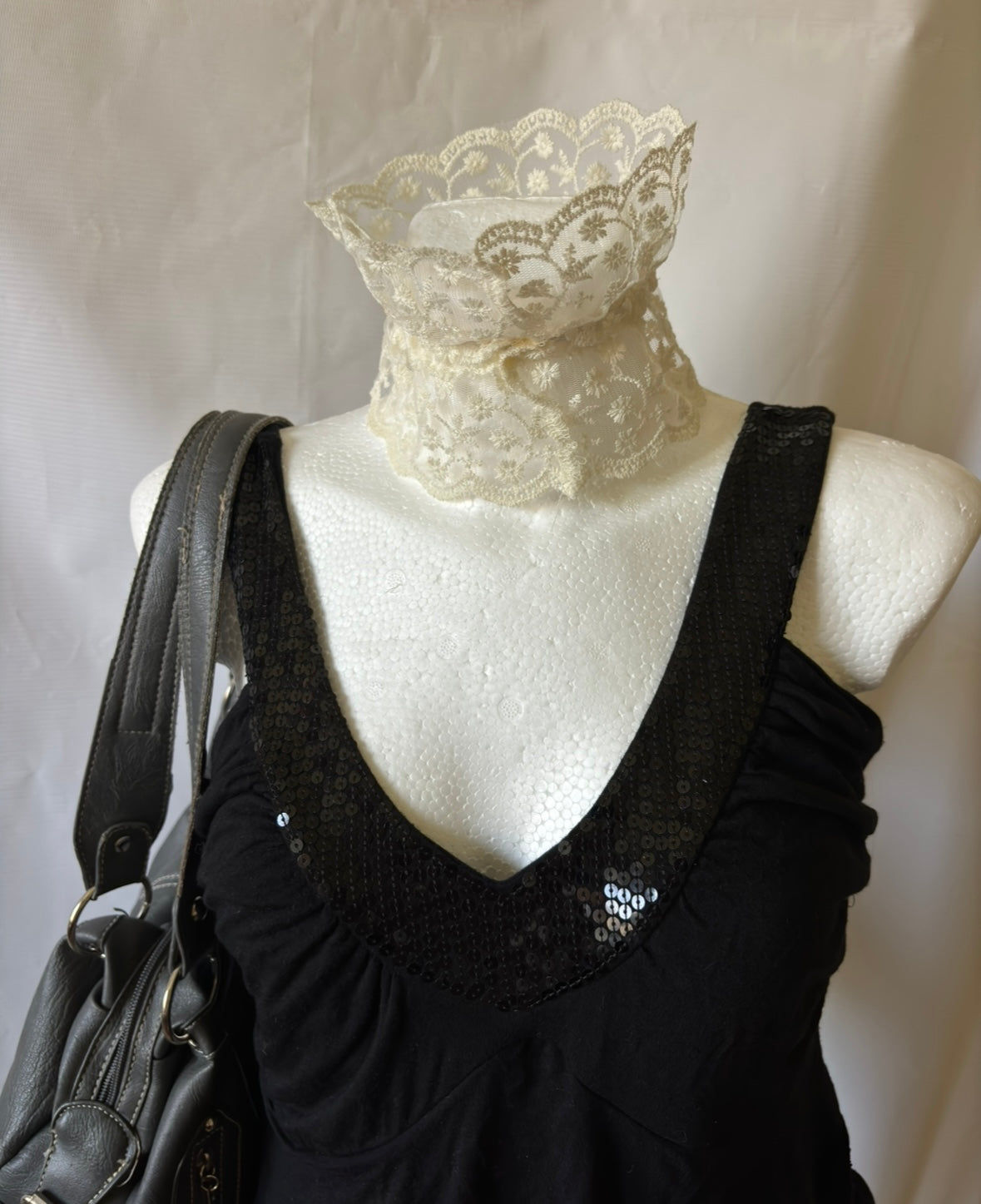 Czarny top vintage z cekinami i koronką – styl Ibiza 90s | Blind Date Women | r. 40/L