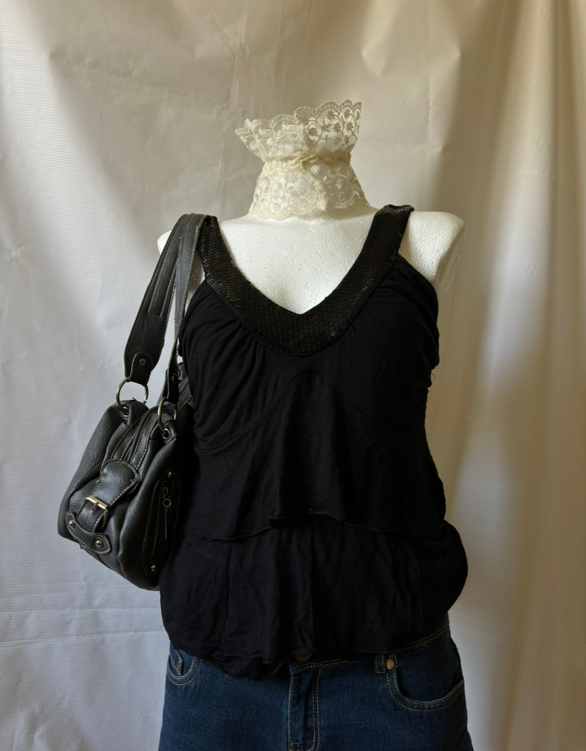 Czarny top vintage z cekinami i koronką – styl Ibiza 90s | Blind Date Women | r. 40/L