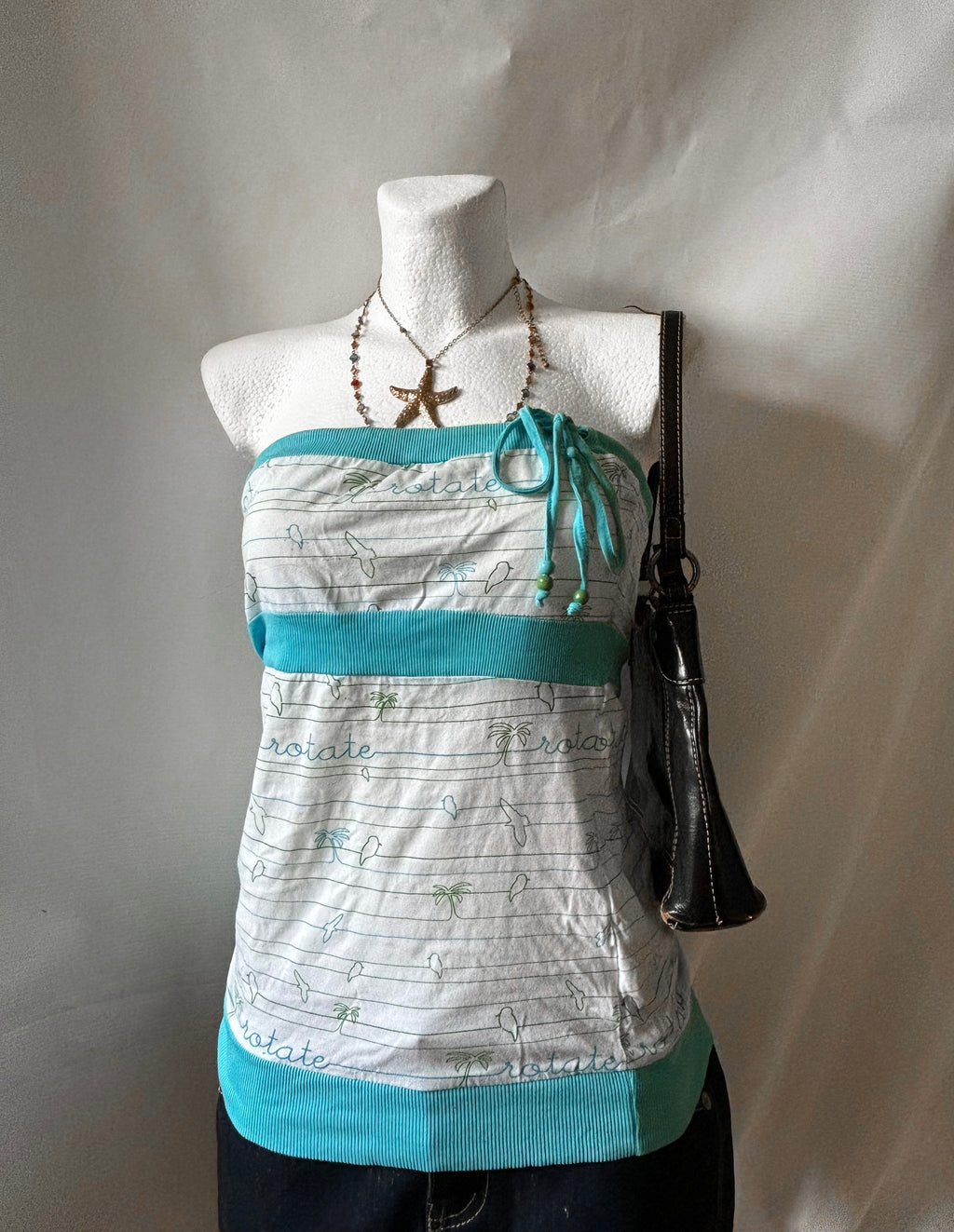 Rotate Sun Kissed Bandeau Top Y2K – biały z turkusem, rozmiar S