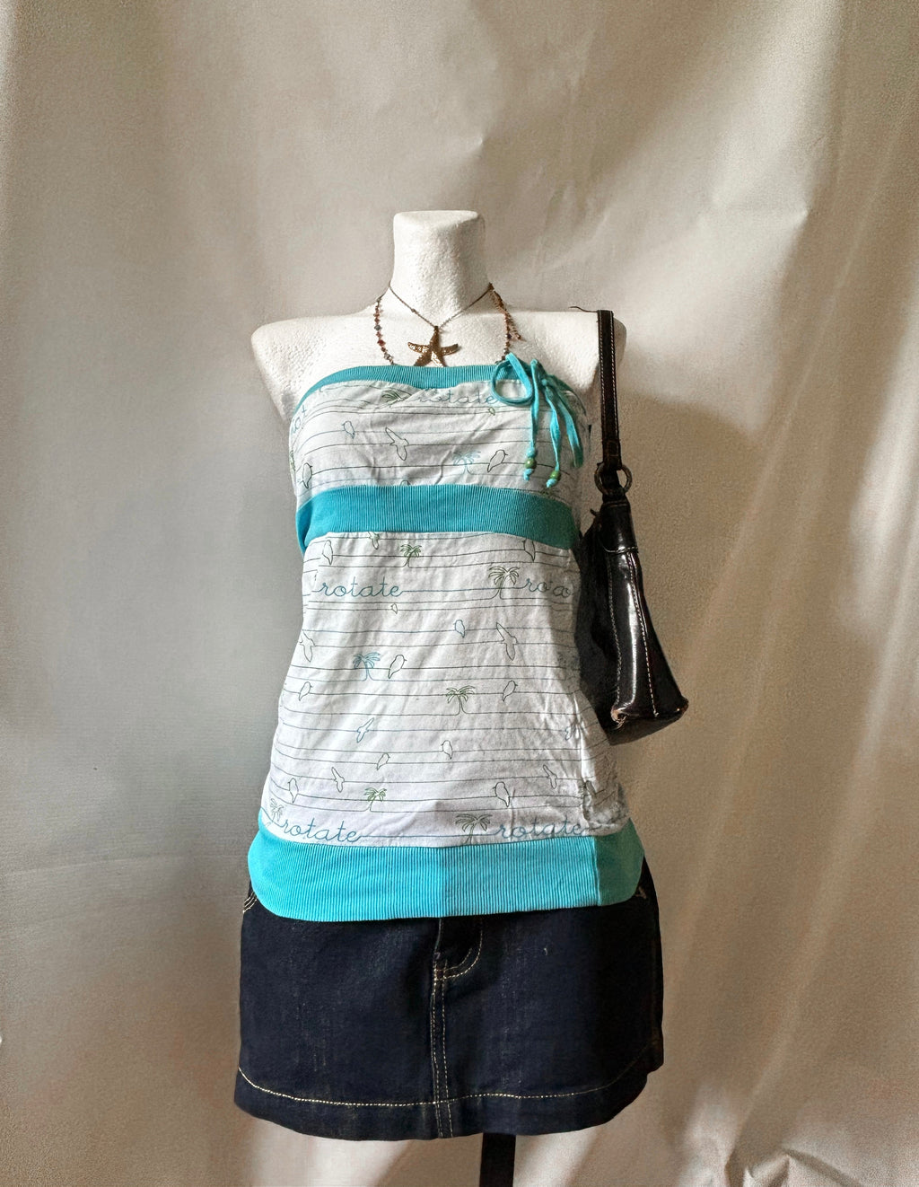Rotate Sun Kissed Bandeau Top Y2K – biały z turkusem, rozmiar S