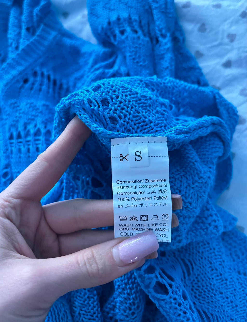 Sukienka ażurowa mini – niebieska, rozmiar S