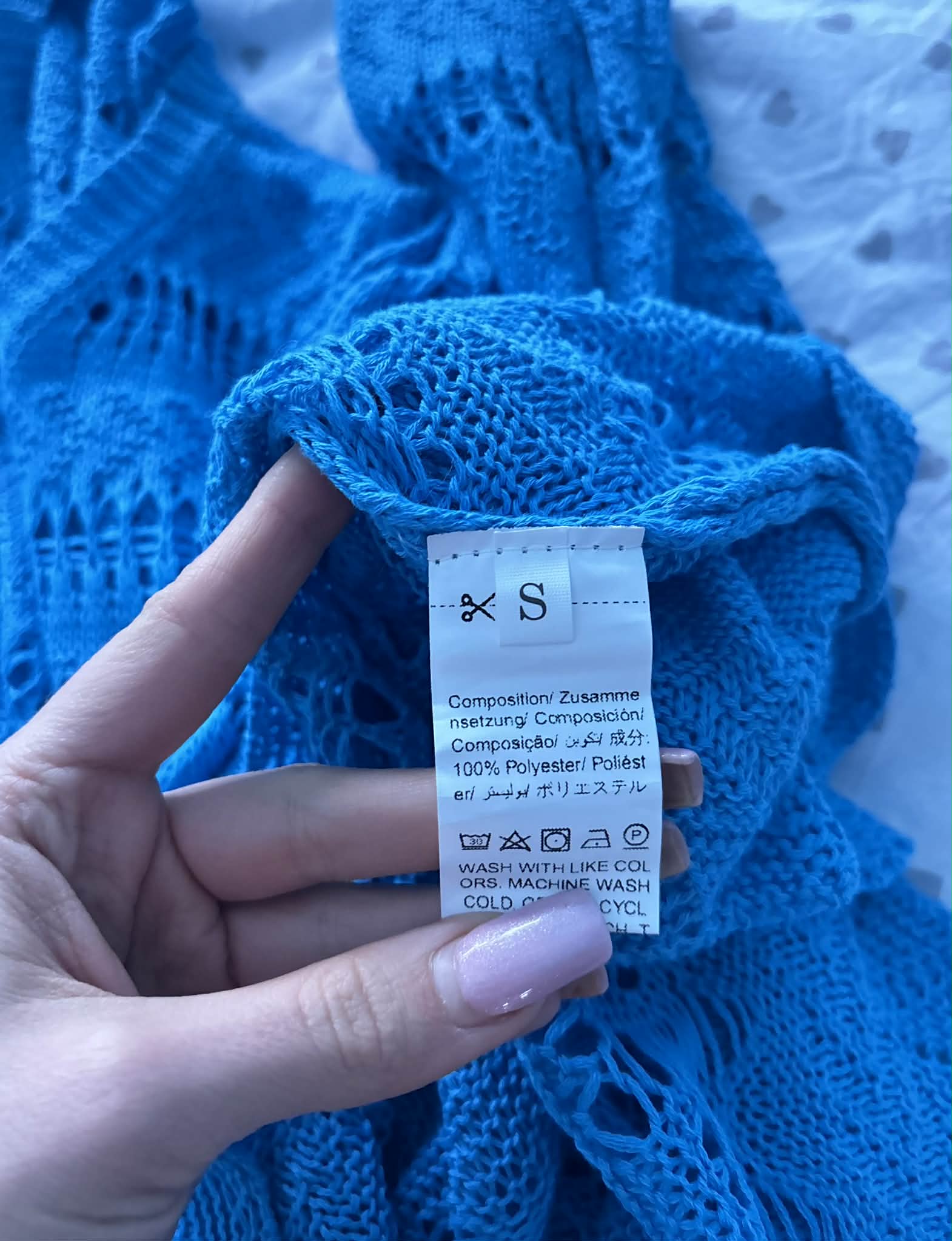 Sukienka ażurowa mini – niebieska, rozmiar S